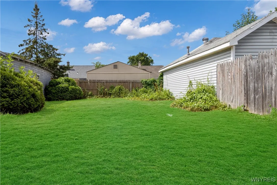 136 Newfield Street, Buffalo, New York 14207, Buffalo, New York 14207, 3 Bedrooms Bedrooms, 3 Rooms Rooms,1 BathroomBathrooms,Residential,For Sale,136 Newfield Street, Buffalo, New York 14207,B1625727