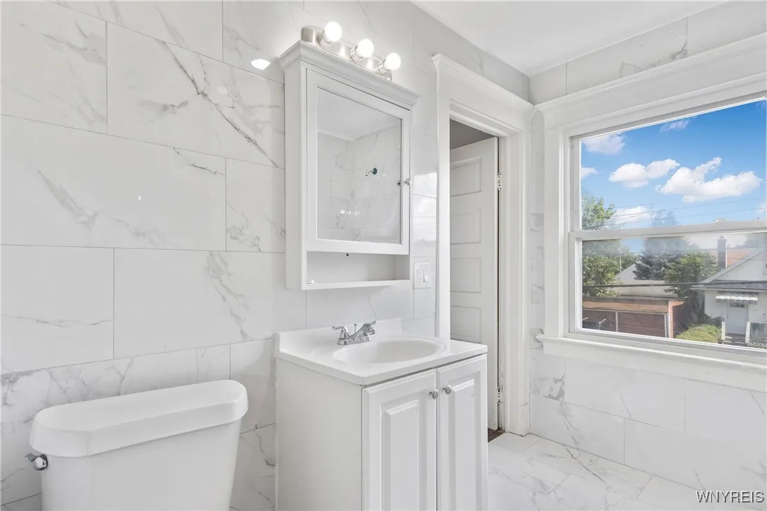 136 Newfield Street, Buffalo, New York 14207, Buffalo, New York 14207, 3 Bedrooms Bedrooms, 3 Rooms Rooms,1 BathroomBathrooms,Residential,For Sale,136 Newfield Street, Buffalo, New York 14207,B1625727