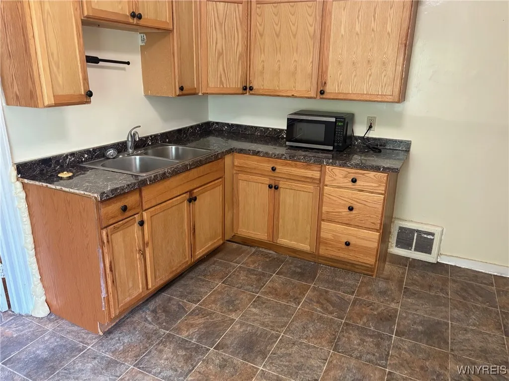 125-129 Hawley Street, Buffalo, New York 14213, Buffalo, New York 14213, 5 Bedrooms Bedrooms, ,Multi Family,For Sale,125-129 Hawley Street, Buffalo, New York 14213,B1625311