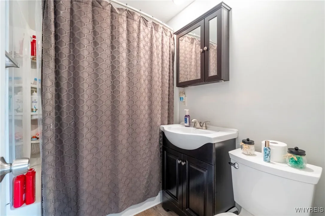 63 Melody Lane, Tonawanda, New York 14150, Tonawanda, New York 14150, 3 Bedrooms Bedrooms, 6 Rooms Rooms,1 BathroomBathrooms,Residential,For Sale,63 Melody Lane, Tonawanda, New York 14150,B1628573