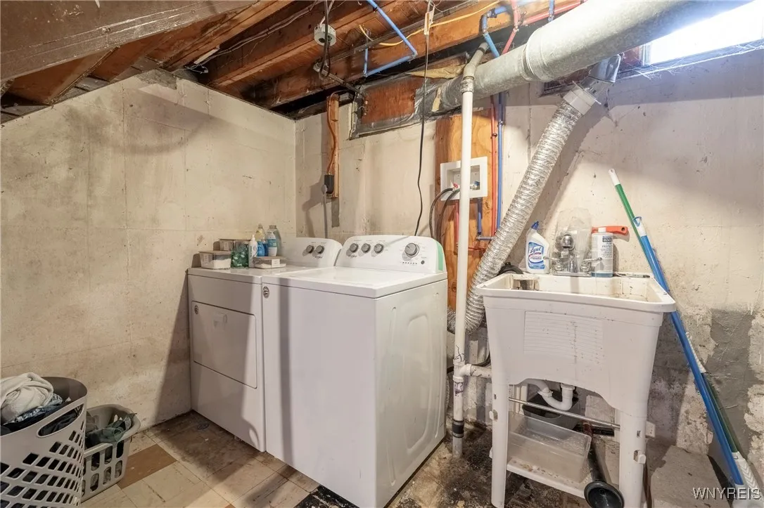63 Melody Lane, Tonawanda, New York 14150, Tonawanda, New York 14150, 3 Bedrooms Bedrooms, 6 Rooms Rooms,1 BathroomBathrooms,Residential,For Sale,63 Melody Lane, Tonawanda, New York 14150,B1628573