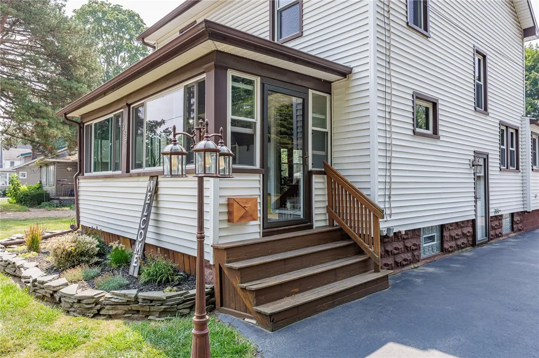 285 Dearcop Drive, Gates, New York 14624, Gates, New York 14624, 3 Bedrooms Bedrooms, 9 Rooms Rooms,2 BathroomsBathrooms,Residential,Closed,285 Dearcop Drive, Gates, New York 14624,0,R1627048