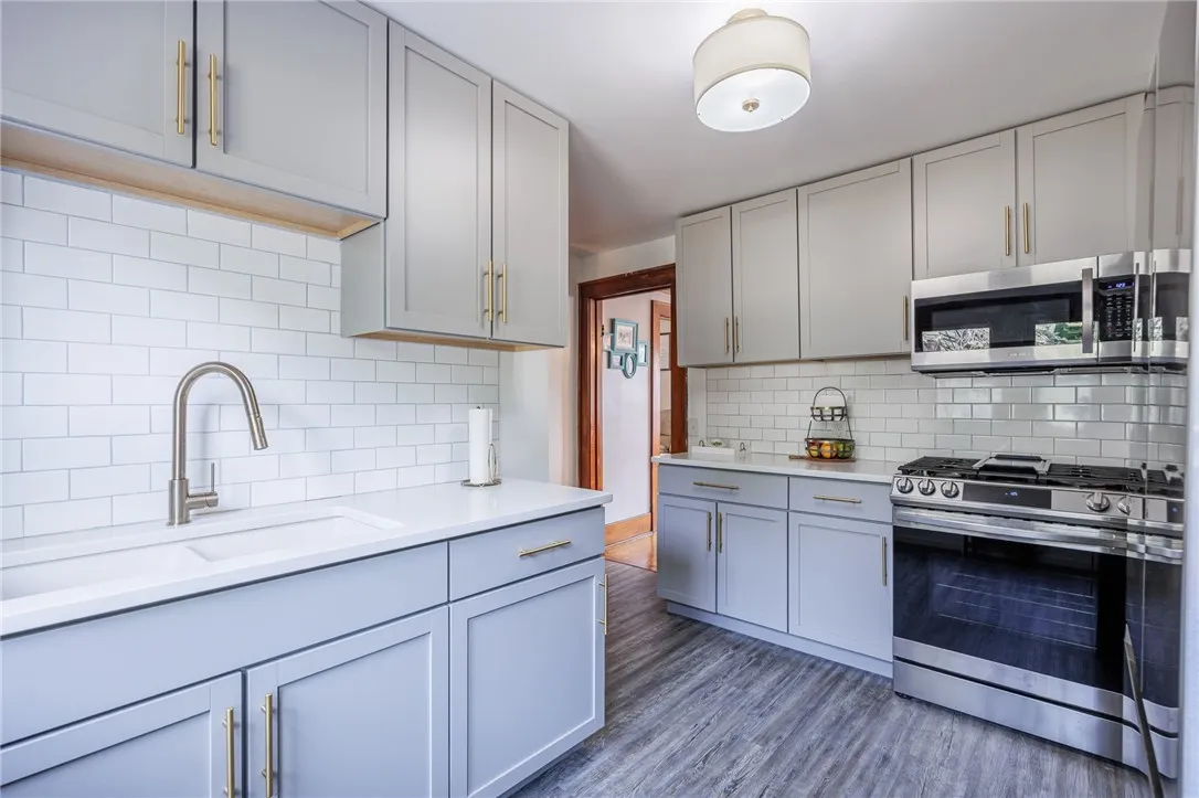 285 Dearcop Drive, Gates, New York 14624, Gates, New York 14624, 3 Bedrooms Bedrooms, 9 Rooms Rooms,2 BathroomsBathrooms,Residential,Closed,285 Dearcop Drive, Gates, New York 14624,0,R1627048