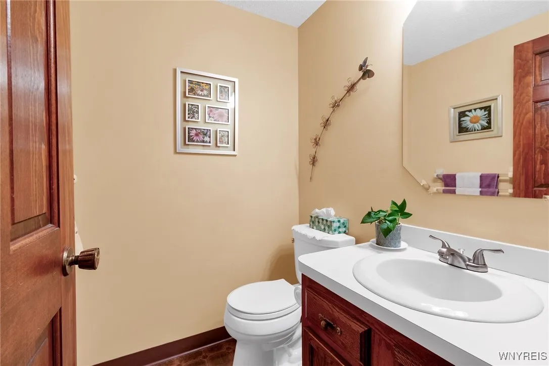 2 Deerpath Drive, Lancaster, New York 14086, Lancaster, New York 14086, 3 Bedrooms Bedrooms, 8 Rooms Rooms,2 BathroomsBathrooms,Residential,Closed,2 Deerpath Drive, Lancaster, New York 14086,0,B1628357