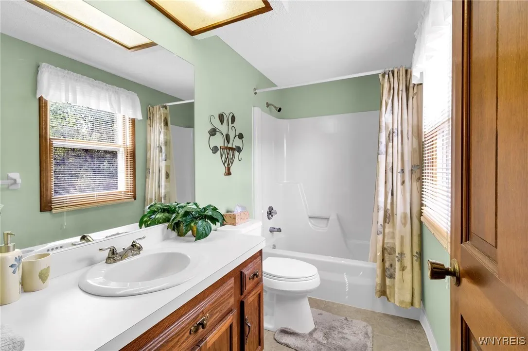 2 Deerpath Drive, Lancaster, New York 14086, Lancaster, New York 14086, 3 Bedrooms Bedrooms, 8 Rooms Rooms,2 BathroomsBathrooms,Residential,Closed,2 Deerpath Drive, Lancaster, New York 14086,0,B1628357