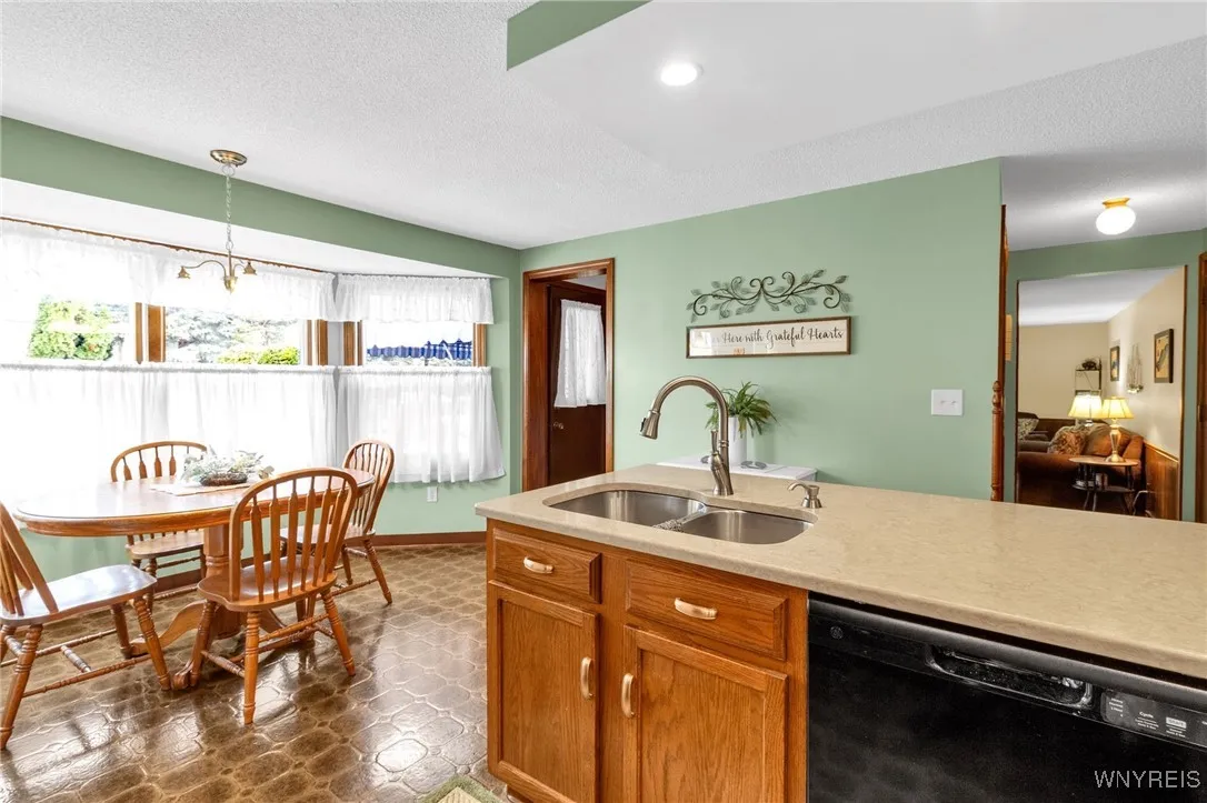 2 Deerpath Drive, Lancaster, New York 14086, Lancaster, New York 14086, 3 Bedrooms Bedrooms, 8 Rooms Rooms,2 BathroomsBathrooms,Residential,Closed,2 Deerpath Drive, Lancaster, New York 14086,0,B1628357