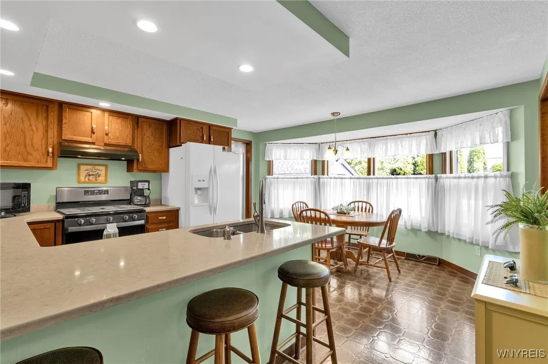 2 Deerpath Drive, Lancaster, New York 14086, Lancaster, New York 14086, 3 Bedrooms Bedrooms, 8 Rooms Rooms,2 BathroomsBathrooms,Residential,Closed,2 Deerpath Drive, Lancaster, New York 14086,0,B1628357