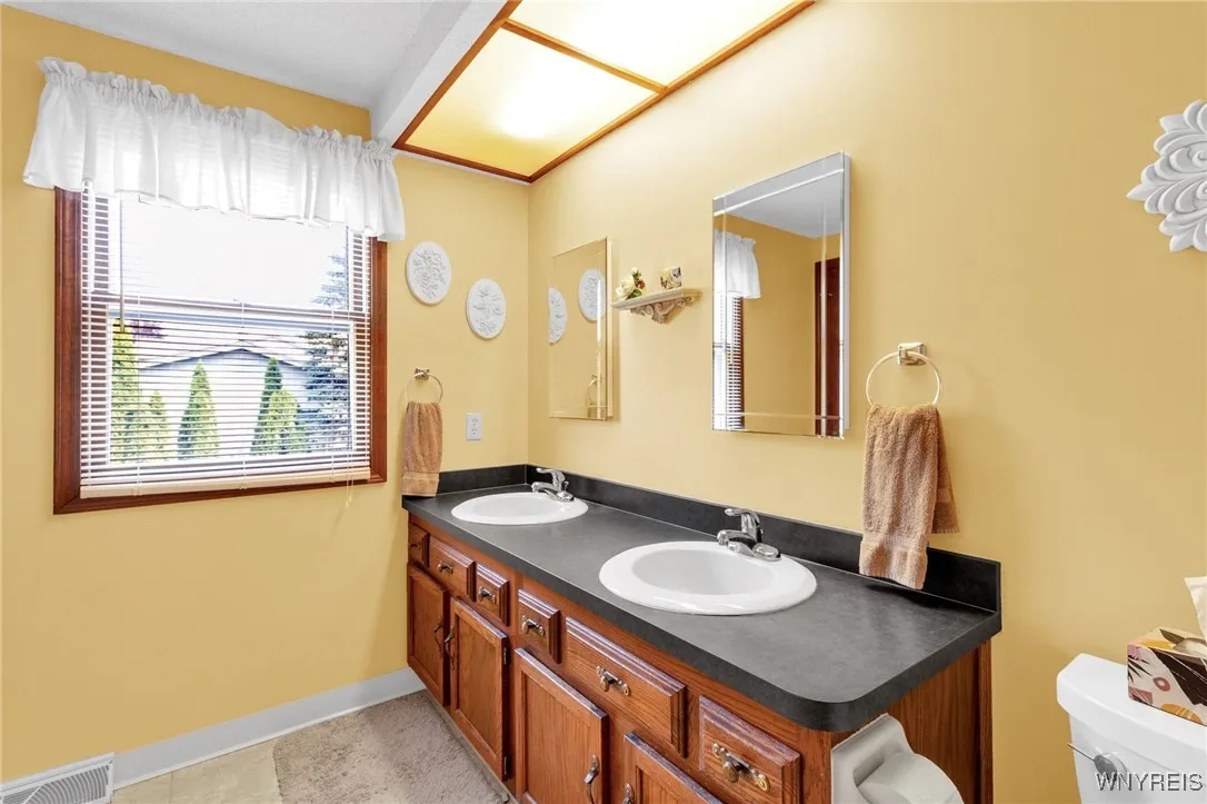 2 Deerpath Drive, Lancaster, New York 14086, Lancaster, New York 14086, 3 Bedrooms Bedrooms, 8 Rooms Rooms,2 BathroomsBathrooms,Residential,Closed,2 Deerpath Drive, Lancaster, New York 14086,0,B1628357