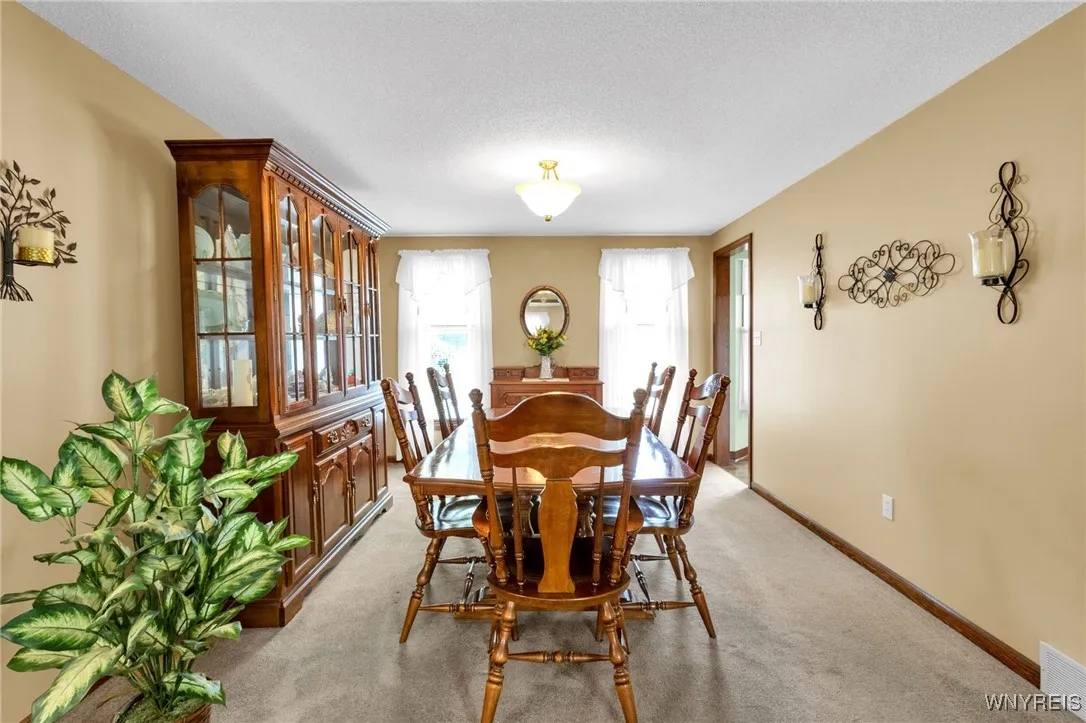 2 Deerpath Drive, Lancaster, New York 14086, Lancaster, New York 14086, 3 Bedrooms Bedrooms, 8 Rooms Rooms,2 BathroomsBathrooms,Residential,Closed,2 Deerpath Drive, Lancaster, New York 14086,0,B1628357