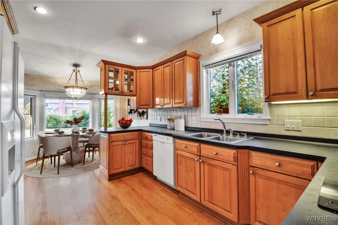 95 Carriage Circle, Amherst, New York 14221, Amherst, New York 14221, 4 Bedrooms Bedrooms, 10 Rooms Rooms,2 BathroomsBathrooms,Residential,For Sale,95 Carriage Circle, Amherst, New York 14221,0,B1627456
