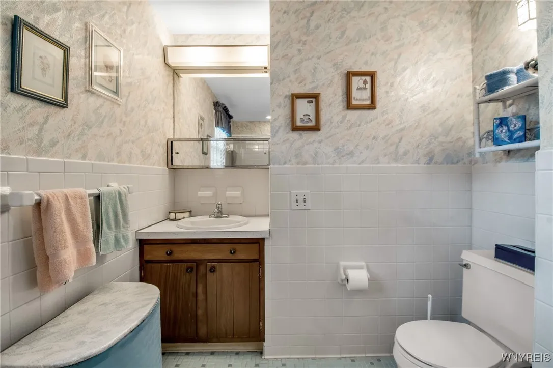 95 Carriage Circle, Amherst, New York 14221, Amherst, New York 14221, 4 Bedrooms Bedrooms, 10 Rooms Rooms,2 BathroomsBathrooms,Residential,For Sale,95 Carriage Circle, Amherst, New York 14221,B1627456