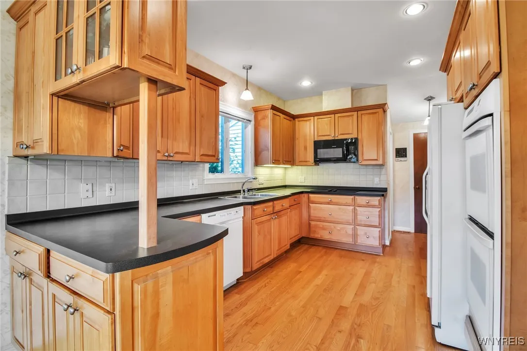 95 Carriage Circle, Amherst, New York 14221, Amherst, New York 14221, 4 Bedrooms Bedrooms, 10 Rooms Rooms,2 BathroomsBathrooms,Residential,For Sale,95 Carriage Circle, Amherst, New York 14221,B1627456