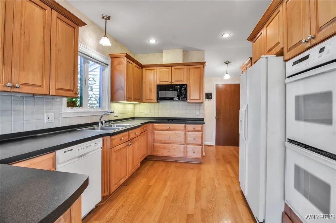 95 Carriage Circle, Amherst, New York 14221, Amherst, New York 14221, 4 Bedrooms Bedrooms, 10 Rooms Rooms,2 BathroomsBathrooms,Residential,For Sale,95 Carriage Circle, Amherst, New York 14221,0,B1627456