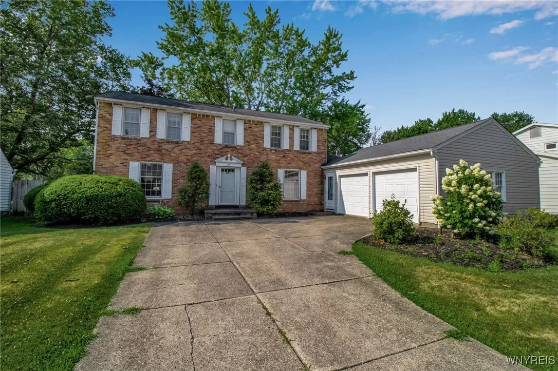 95 Carriage Circle, Amherst, New York 14221, Amherst, New York 14221, 4 Bedrooms Bedrooms, 10 Rooms Rooms,2 BathroomsBathrooms,Residential,For Sale,95 Carriage Circle, Amherst, New York 14221,0,B1627456