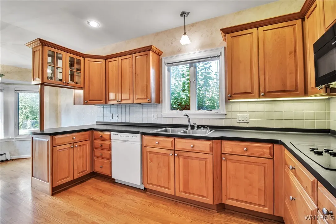 95 Carriage Circle, Amherst, New York 14221, Amherst, New York 14221, 4 Bedrooms Bedrooms, 10 Rooms Rooms,2 BathroomsBathrooms,Residential,For Sale,95 Carriage Circle, Amherst, New York 14221,B1627456