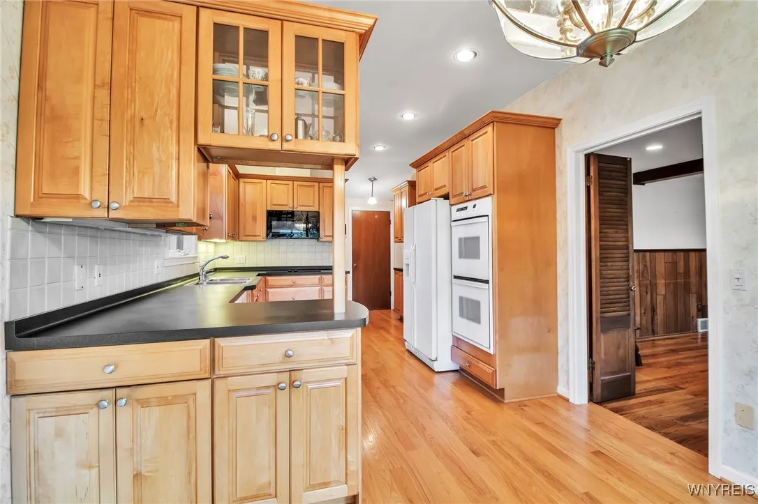 95 Carriage Circle, Amherst, New York 14221, Amherst, New York 14221, 4 Bedrooms Bedrooms, 10 Rooms Rooms,2 BathroomsBathrooms,Residential,For Sale,95 Carriage Circle, Amherst, New York 14221,B1627456