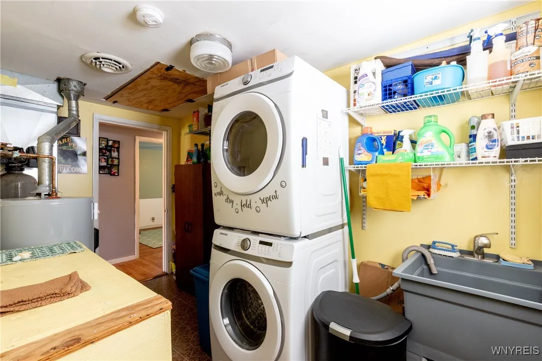 12561 Clarence Center Road, Newstead, New York 140, Newstead, New York 14001, 2 Bedrooms Bedrooms, 7 Rooms Rooms,1 BathroomBathrooms,Residential,Closed,12561 Clarence Center Road, Newstead, New York 140,0,B1626623