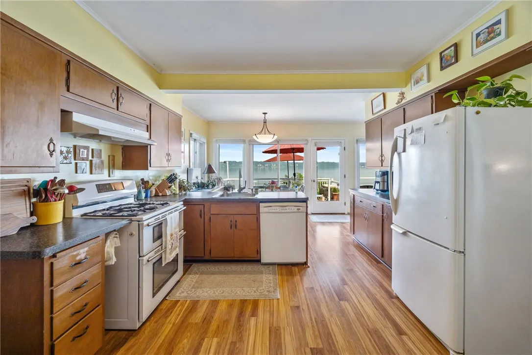 2221 Lake Road, Seneca Falls, New York 13148, Seneca Falls, New York 13148, 3 Bedrooms Bedrooms, 7 Rooms Rooms,2 BathroomsBathrooms,Residential,Closed,2221 Lake Road, Seneca Falls, New York 13148,0,R1628626