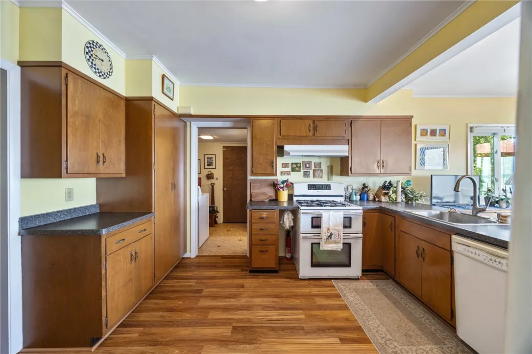 2221 Lake Road, Seneca Falls, New York 13148, Seneca Falls, New York 13148, 3 Bedrooms Bedrooms, 7 Rooms Rooms,2 BathroomsBathrooms,Residential,Closed,2221 Lake Road, Seneca Falls, New York 13148,0,R1628626