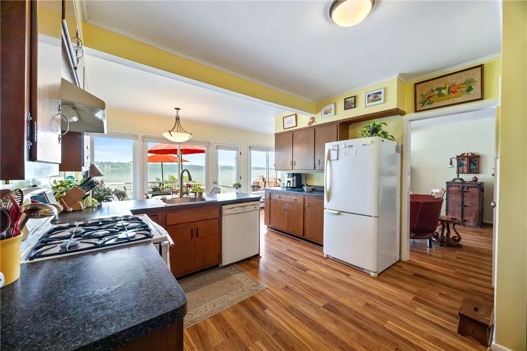 2221 Lake Road, Seneca Falls, New York 13148, Seneca Falls, New York 13148, 3 Bedrooms Bedrooms, 7 Rooms Rooms,2 BathroomsBathrooms,Residential,Closed,2221 Lake Road, Seneca Falls, New York 13148,0,R1628626