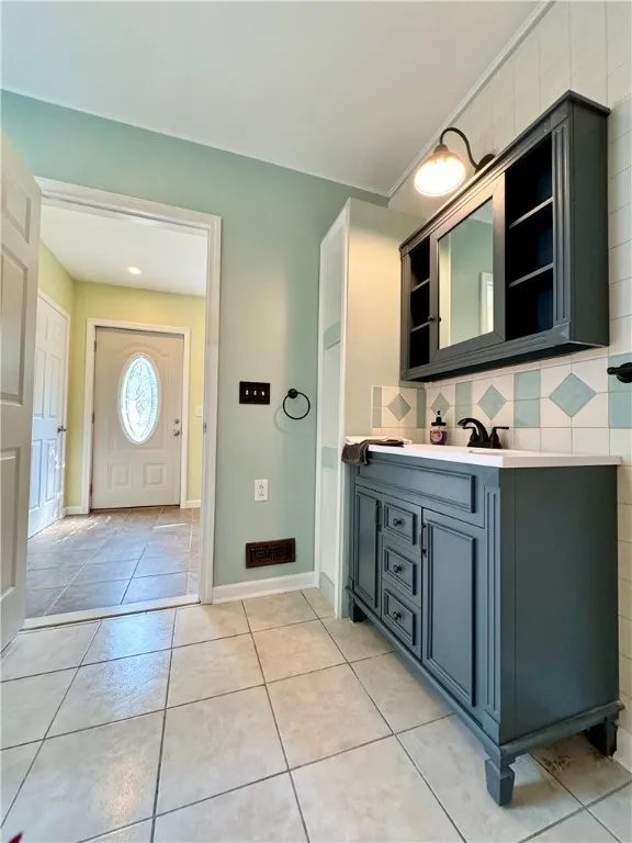 Bath looing at mudroom
