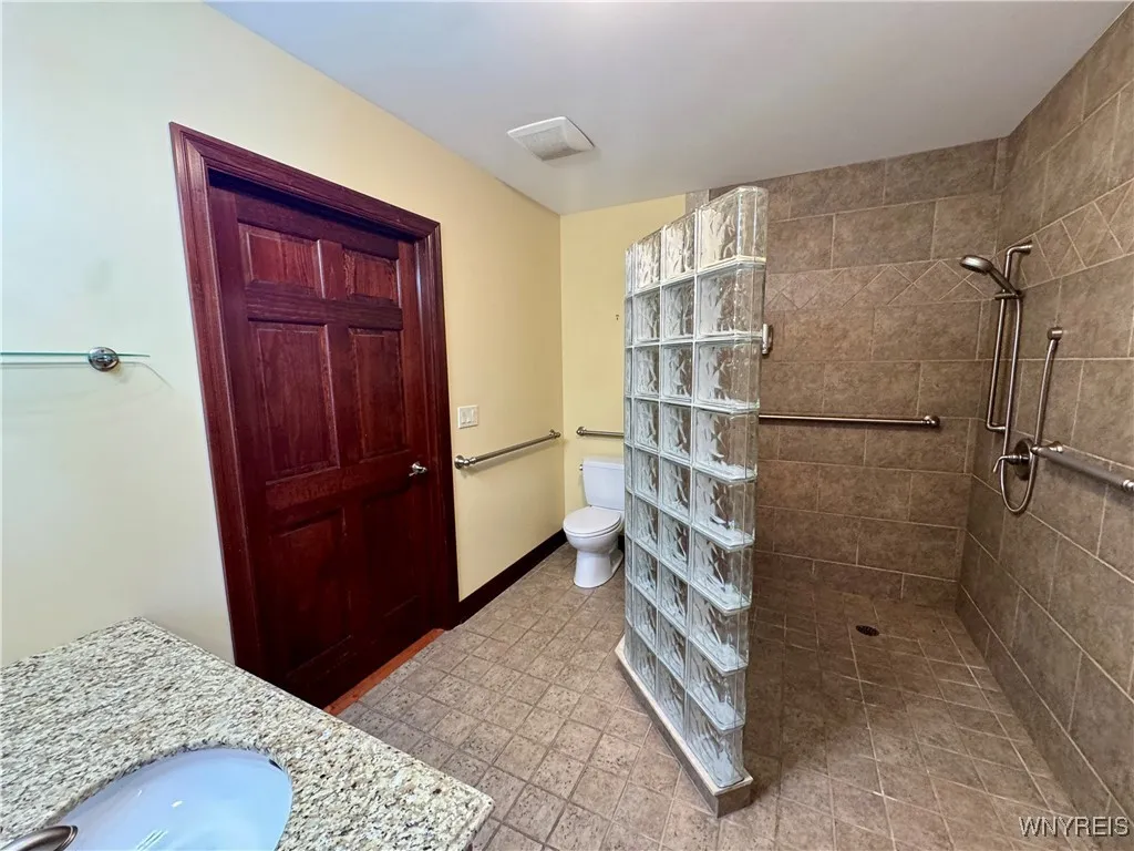 9737 Cobblestone Drive, Clarence, New York 14031, Clarence, New York 14031, 4 Bedrooms Bedrooms, 10 Rooms Rooms,2 BathroomsBathrooms,Residential,Closed,9737 Cobblestone Drive, Clarence, New York 14031,B1628414