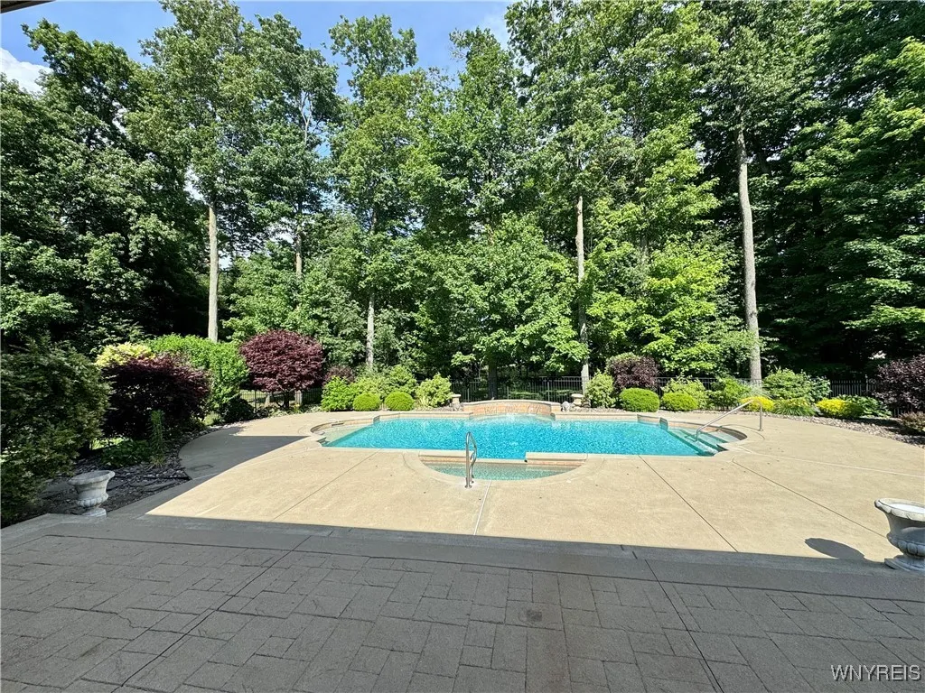 9737 Cobblestone Drive, Clarence, New York 14031, Clarence, New York 14031, 4 Bedrooms Bedrooms, 10 Rooms Rooms,2 BathroomsBathrooms,Residential,Closed,9737 Cobblestone Drive, Clarence, New York 14031,B1628414