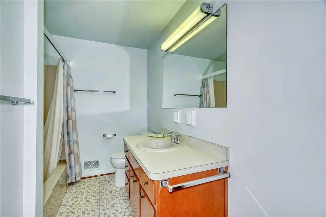 TILED BATH W/TUB-SHOWER COMBO