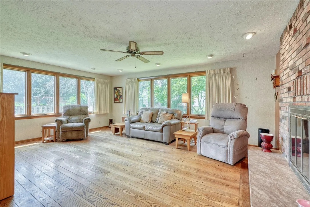 FAMILY ROOM - PEGGED OAK HARDWOOD FLOORING