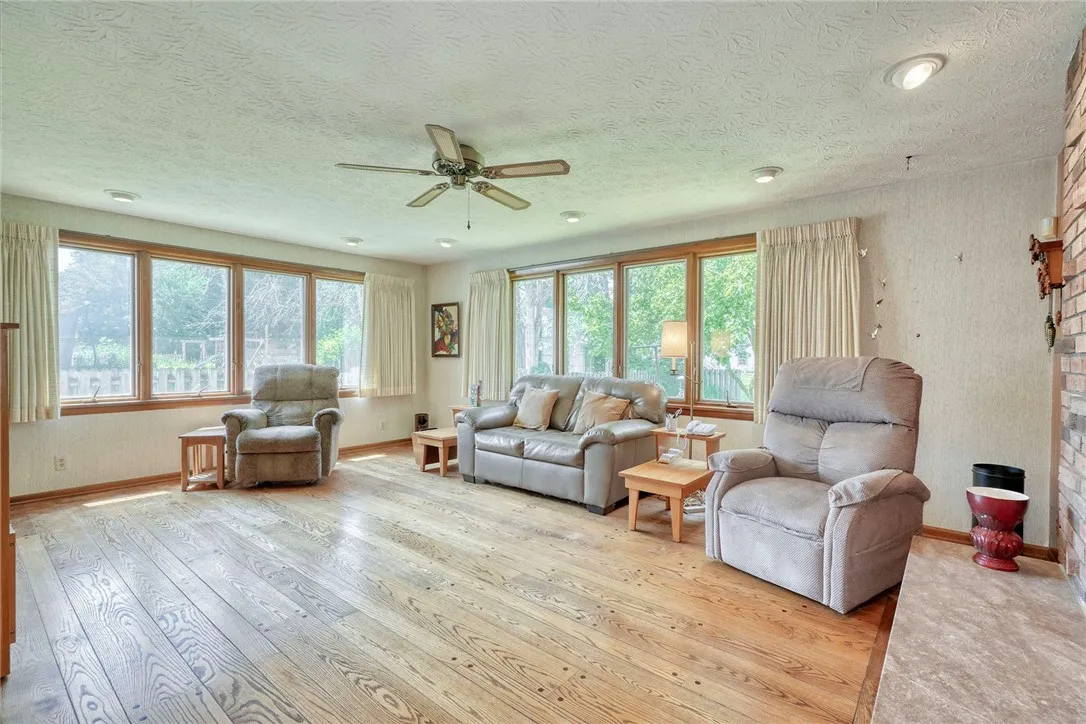FAMILY ROOM - WALLS OF WINDOWS OVERLOOKING BACKYARD