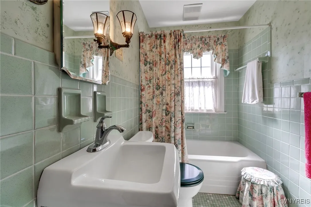120 Victoria Boulevard, Tonawanda, New York 14217, Tonawanda, New York 14217, 4 Bedrooms Bedrooms, ,2 BathroomsBathrooms,Residential,For Sale,120 Victoria Boulevard, Tonawanda, New York 14217,B1628698