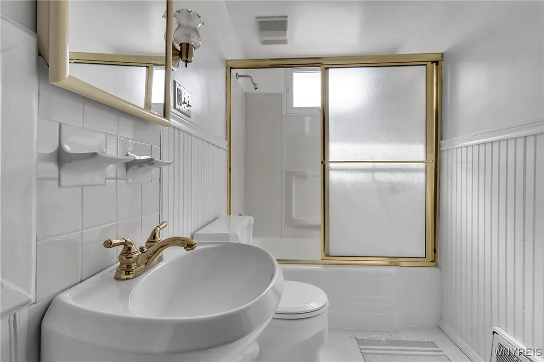 120 Victoria Boulevard, Tonawanda, New York 14217, Tonawanda, New York 14217, 4 Bedrooms Bedrooms, ,2 BathroomsBathrooms,Residential,For Sale,120 Victoria Boulevard, Tonawanda, New York 14217,B1628698