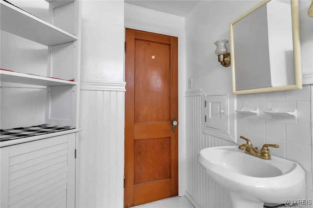 120 Victoria Boulevard, Tonawanda, New York 14217, Tonawanda, New York 14217, 4 Bedrooms Bedrooms, ,2 BathroomsBathrooms,Residential,For Sale,120 Victoria Boulevard, Tonawanda, New York 14217,B1628698
