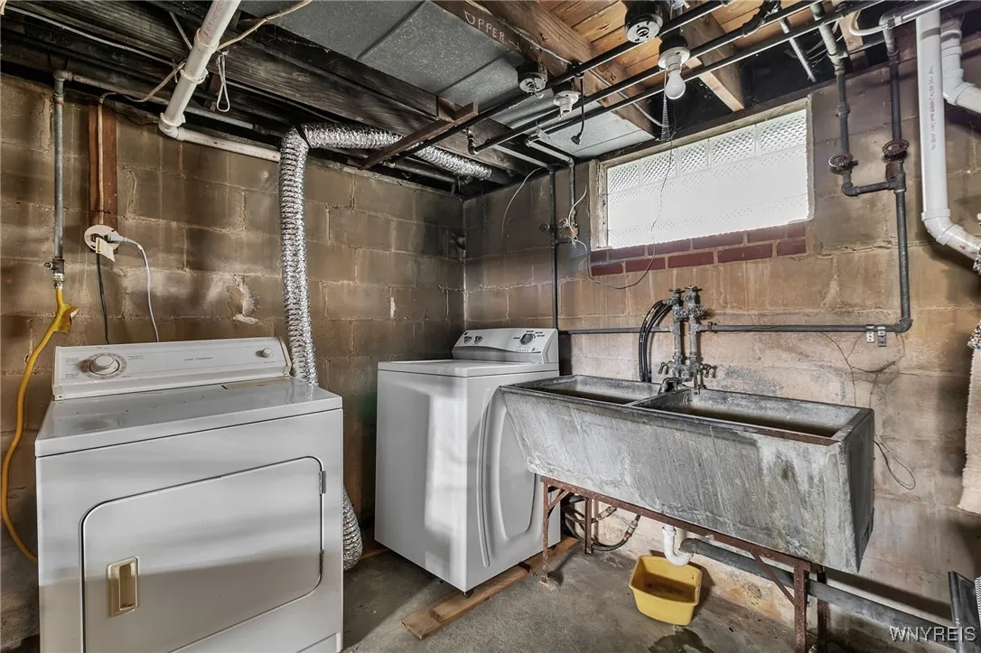 120 Victoria Boulevard, Tonawanda, New York 14217, Tonawanda, New York 14217, 4 Bedrooms Bedrooms, ,2 BathroomsBathrooms,Residential,For Sale,120 Victoria Boulevard, Tonawanda, New York 14217,B1628698