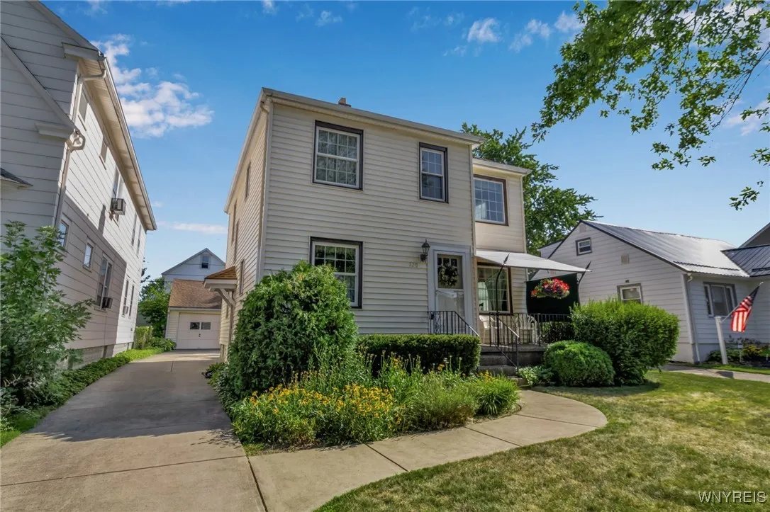 120 Victoria Boulevard, Tonawanda, New York 14217, Tonawanda, New York 14217, 4 Bedrooms Bedrooms, ,2 BathroomsBathrooms,Residential,For Sale,120 Victoria Boulevard, Tonawanda, New York 14217,B1628698