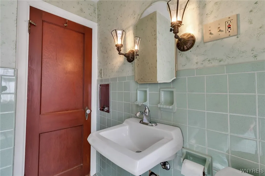 120 Victoria Boulevard, Tonawanda, New York 14217, Tonawanda, New York 14217, 4 Bedrooms Bedrooms, ,2 BathroomsBathrooms,Residential,For Sale,120 Victoria Boulevard, Tonawanda, New York 14217,B1628698