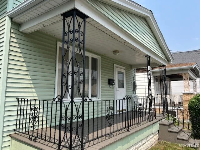 286 Barnard Street, Buffalo, New York 14206, Buffalo, New York 14206, 3 Bedrooms Bedrooms, 6 Rooms Rooms,1 BathroomBathrooms,Residential,For Sale,286 Barnard Street, Buffalo, New York 14206,B1628433