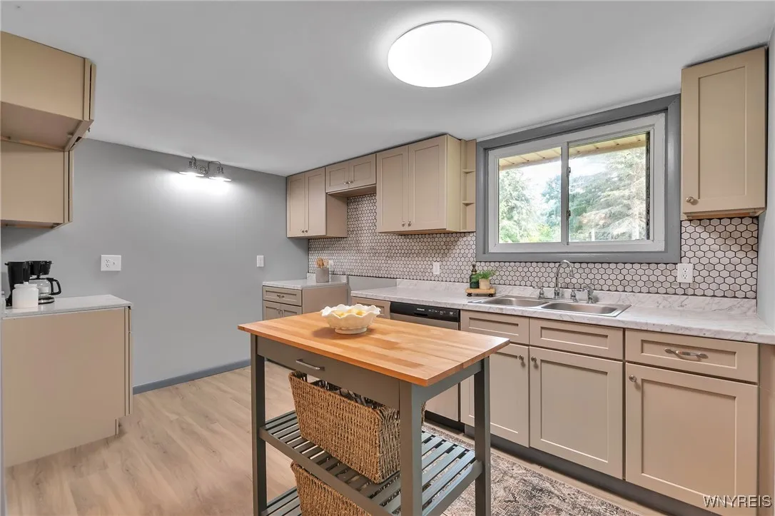 733 Four Rod Road, Alden, New York 14004, Alden, New York 14004, 3 Bedrooms Bedrooms, 8 Rooms Rooms,1 BathroomBathrooms,Residential,Closed,733 Four Rod Road, Alden, New York 14004,0,B1628062
