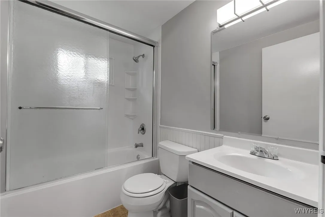 Left unit bathroom
