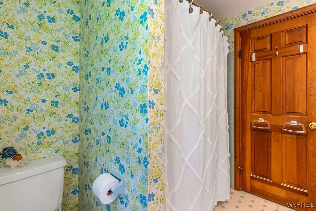 4 Tanglewood Drive East, Orchard Park, New York 14, Orchard Park, New York 14127, 4 Bedrooms Bedrooms, 8 Rooms Rooms,2 BathroomsBathrooms,Residential,For Sale,4 Tanglewood Drive East, Orchard Park, New York 14,B1621565