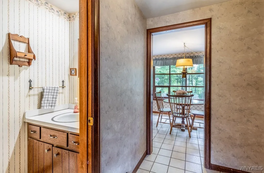 4 Tanglewood Drive East, Orchard Park, New York 14, Orchard Park, New York 14127, 4 Bedrooms Bedrooms, 8 Rooms Rooms,2 BathroomsBathrooms,Residential,For Sale,4 Tanglewood Drive East, Orchard Park, New York 14,B1621565