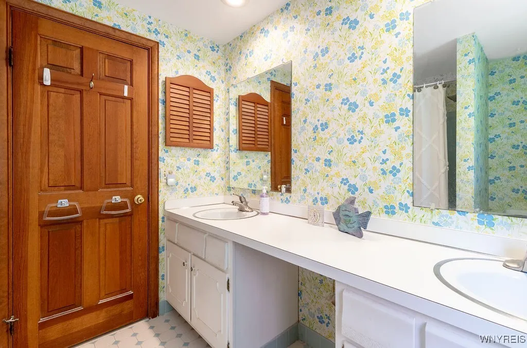 4 Tanglewood Drive East, Orchard Park, New York 14, Orchard Park, New York 14127, 4 Bedrooms Bedrooms, 8 Rooms Rooms,2 BathroomsBathrooms,Residential,For Sale,4 Tanglewood Drive East, Orchard Park, New York 14,B1621565