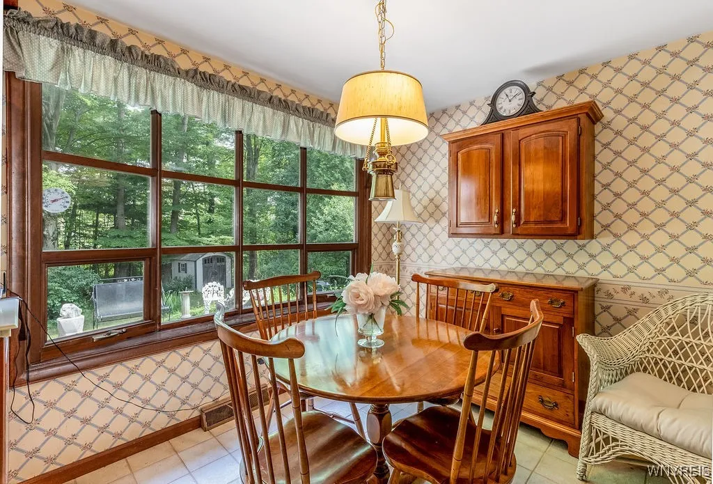 4 Tanglewood Drive East, Orchard Park, New York 14, Orchard Park, New York 14127, 4 Bedrooms Bedrooms, 8 Rooms Rooms,2 BathroomsBathrooms,Residential,For Sale,4 Tanglewood Drive East, Orchard Park, New York 14,B1621565
