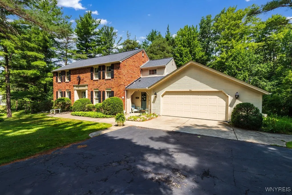 4 Tanglewood Drive East, Orchard Park, New York 14, Orchard Park, New York 14127, 4 Bedrooms Bedrooms, 8 Rooms Rooms,2 BathroomsBathrooms,Residential,For Sale,4 Tanglewood Drive East, Orchard Park, New York 14,B1621565