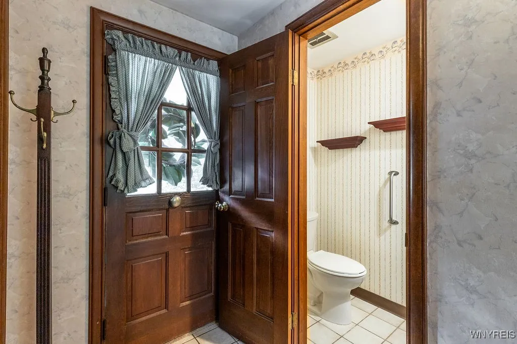 4 Tanglewood Drive East, Orchard Park, New York 14, Orchard Park, New York 14127, 4 Bedrooms Bedrooms, 8 Rooms Rooms,2 BathroomsBathrooms,Residential,For Sale,4 Tanglewood Drive East, Orchard Park, New York 14,B1621565