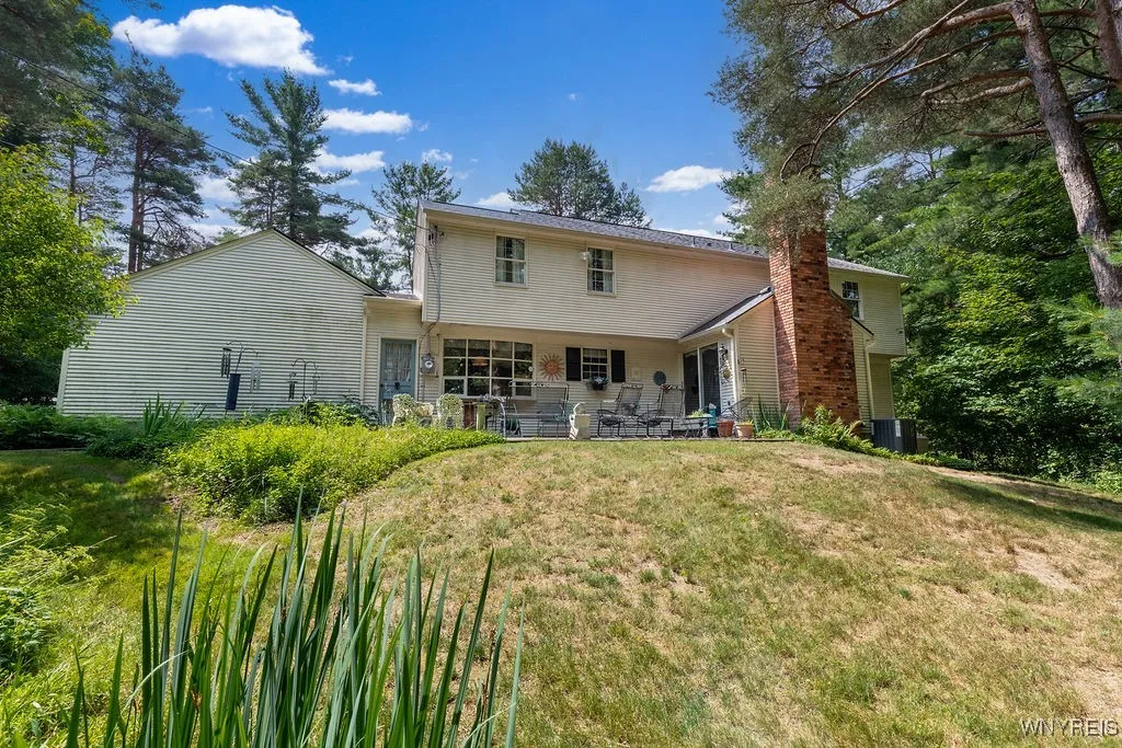 4 Tanglewood Drive East, Orchard Park, New York 14, Orchard Park, New York 14127, 4 Bedrooms Bedrooms, 8 Rooms Rooms,2 BathroomsBathrooms,Residential,For Sale,4 Tanglewood Drive East, Orchard Park, New York 14,B1621565