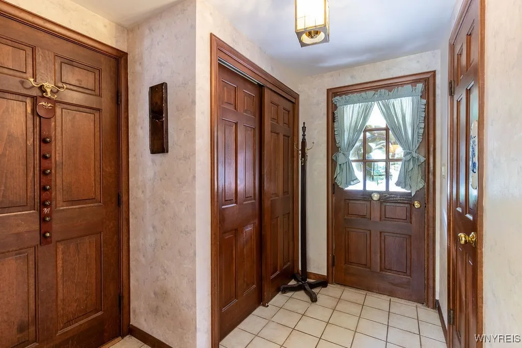 4 Tanglewood Drive East, Orchard Park, New York 14, Orchard Park, New York 14127, 4 Bedrooms Bedrooms, 8 Rooms Rooms,2 BathroomsBathrooms,Residential,For Sale,4 Tanglewood Drive East, Orchard Park, New York 14,B1621565