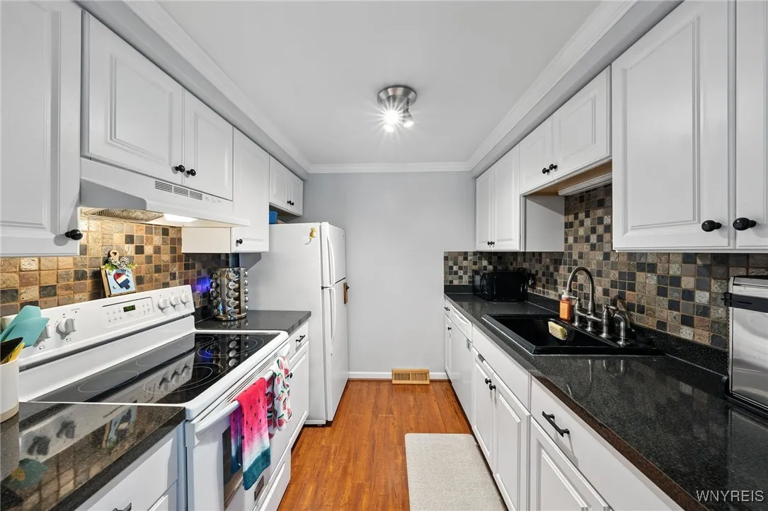 50 Charter Oaks Drive 1, Amherst, New York 14228, Amherst, New York 14228, 2 Bedrooms Bedrooms, 5 Rooms Rooms,1 BathroomBathrooms,Residential,For Sale,50 Charter Oaks Drive 1, Amherst, New York 14228,B1628769