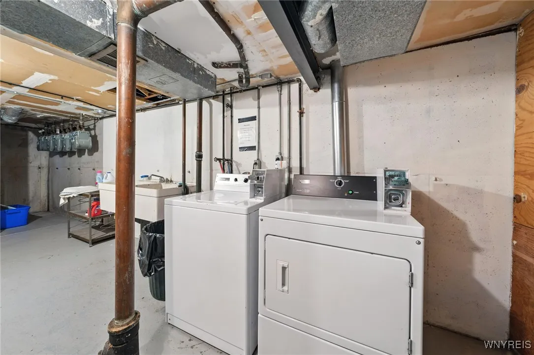 Coin laundry