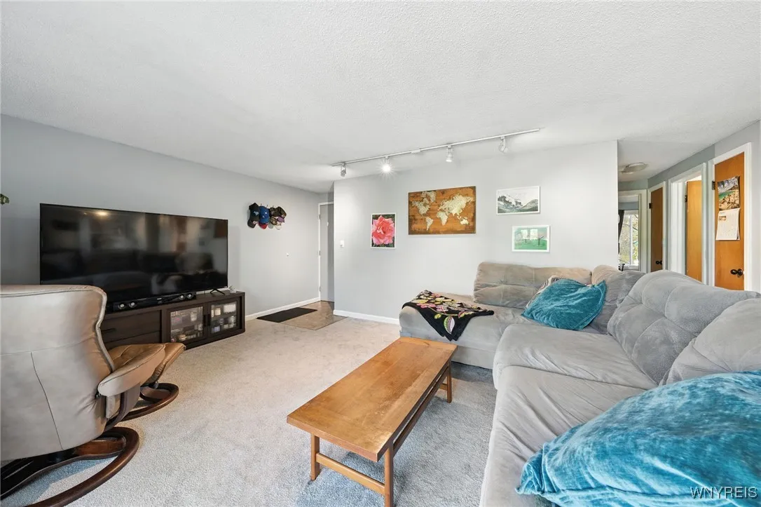 50 Charter Oaks Drive 1, Amherst, New York 14228, Amherst, New York 14228, 2 Bedrooms Bedrooms, 5 Rooms Rooms,1 BathroomBathrooms,Residential,For Sale,50 Charter Oaks Drive 1, Amherst, New York 14228,B1628769
